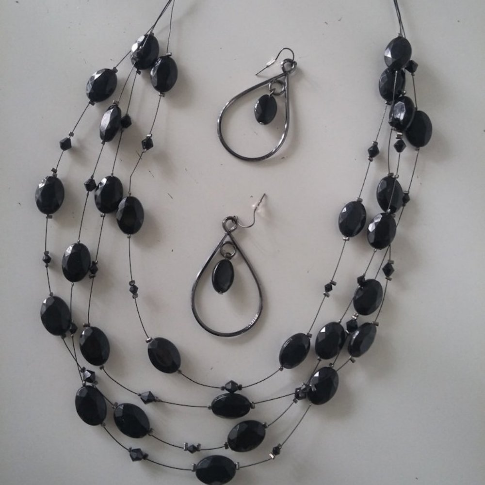 Fashion Necklace n Earrings Set black